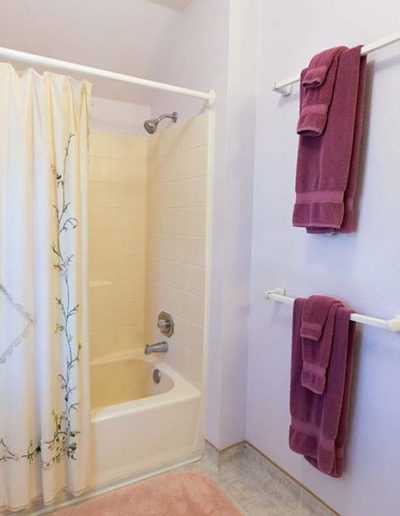 Bathrooms | Rooms at the Apple Blossom Inn